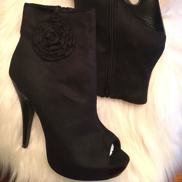New Cute Black Peep Toe Booties - Picture 3 of 9